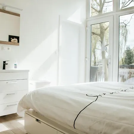 Alpstuga Trendy Aan Visvijver *